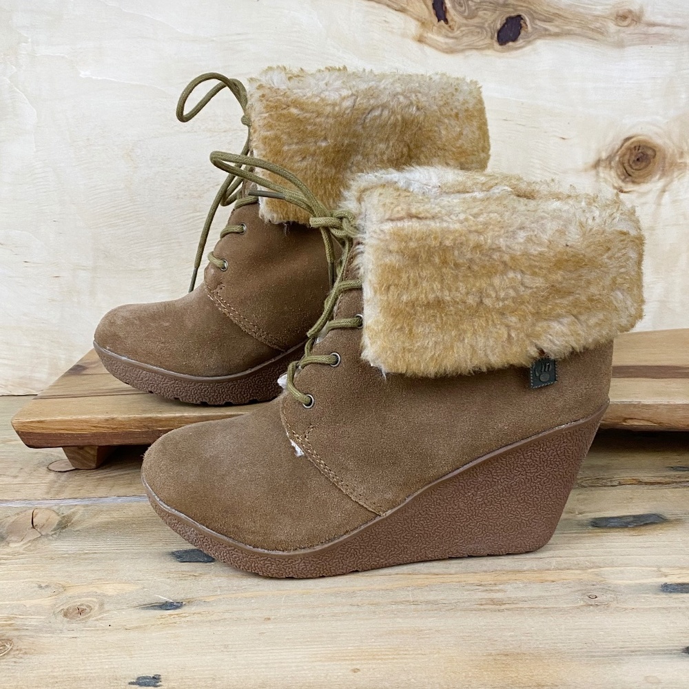 BearPaw Tan Suede Wedge Boots Sheepskin Wool Lining Lace Up Snow Winter